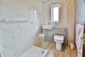 Shower room- click for photo gallery